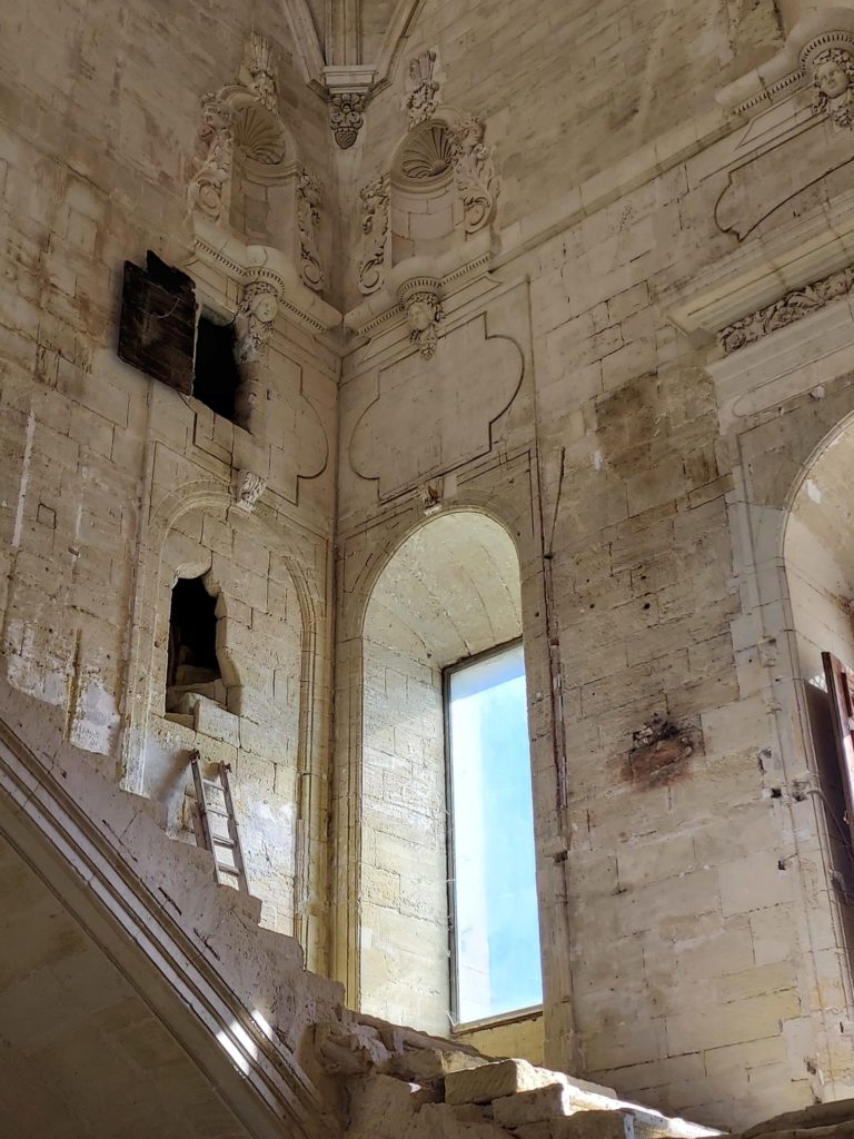 010 CHATEAU AUBAIS ESCALIER LA VISETTE